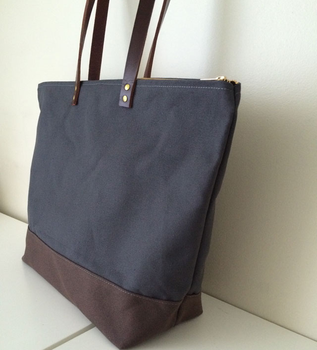 modern-coup-large-tote-waxed-canvas-and-leather-bags-grey-side