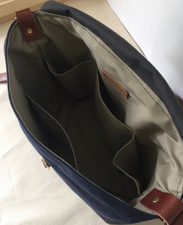 modern-coup-waxed-canvas-leather-bags-courier-bag-blue-grey-inside-pockets