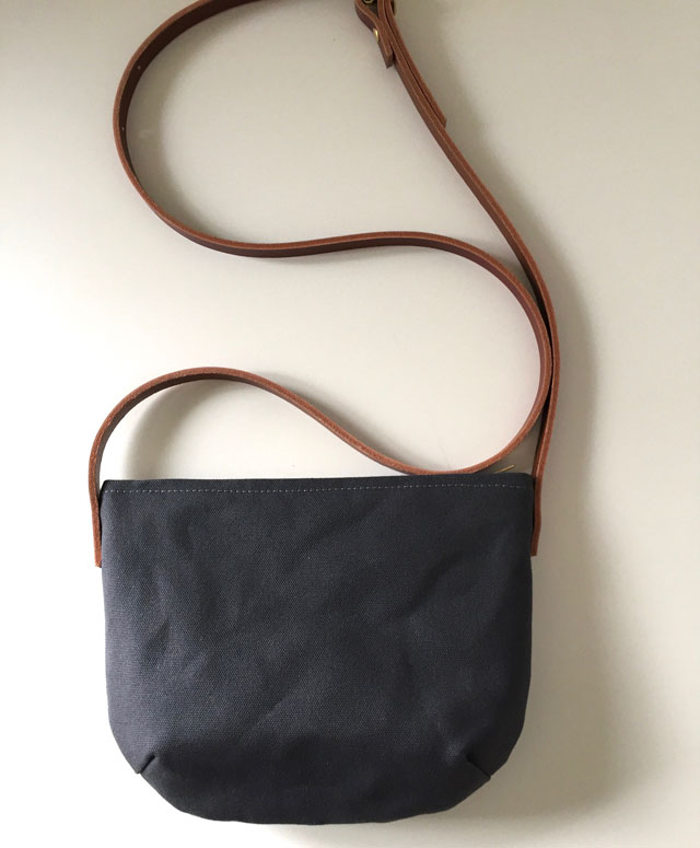 modern-coup-waxed-canvas-leather-bags-minimal-purse-charcoal-grey