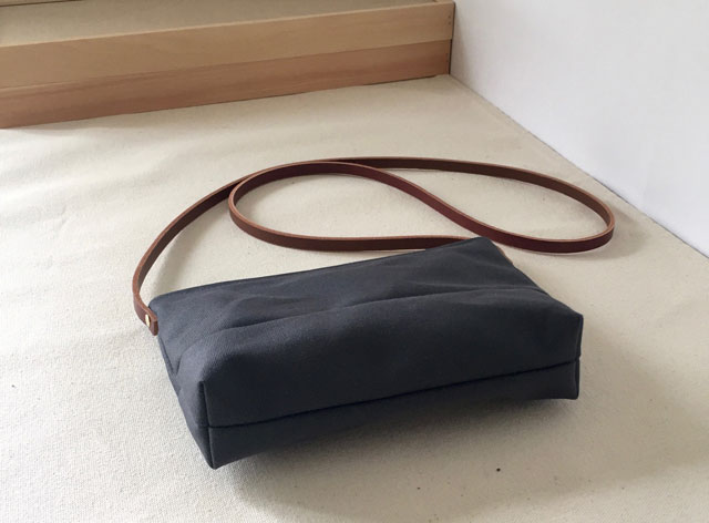 modern-coup-waxed-canvas-leather-bags-pouchette-purse-grey