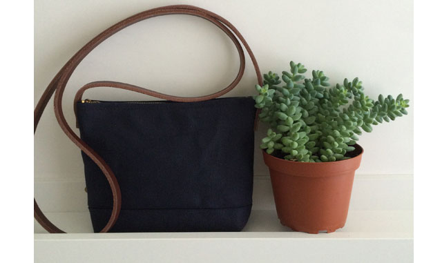 modern-coup-waxed-canvas-leather-petite-purse-midnight-navy-blue